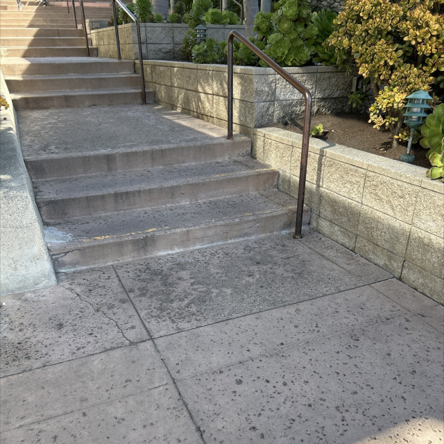 Three stair with nice rail