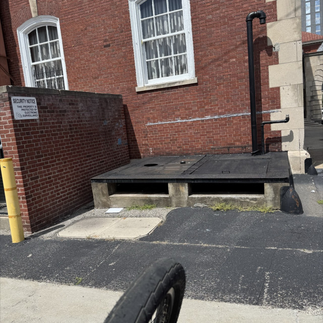 Ledge and wall ride