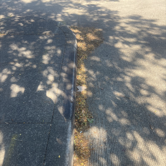 Butter curb