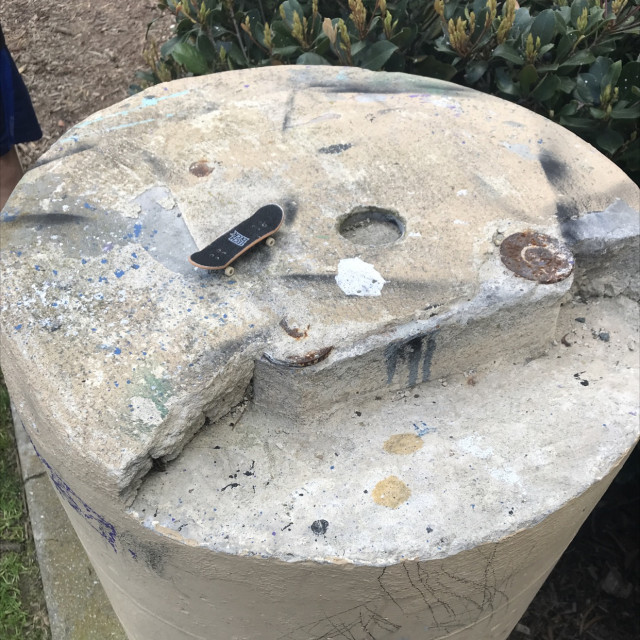 Finger board spot