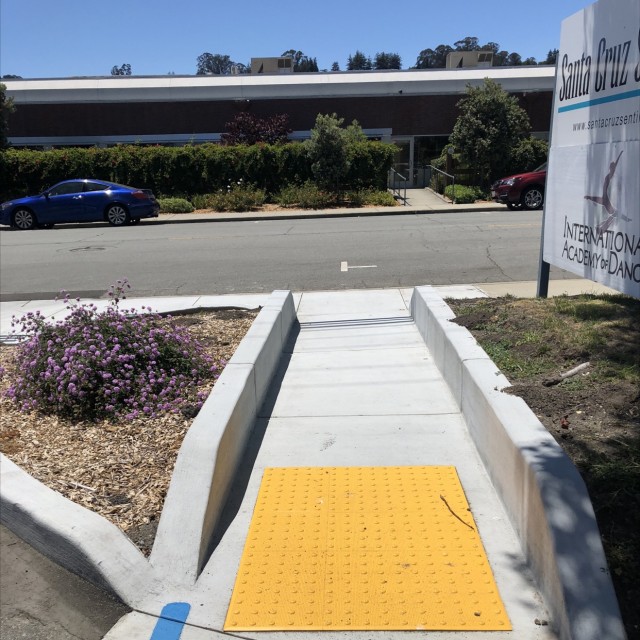 Sidebye side ledges 