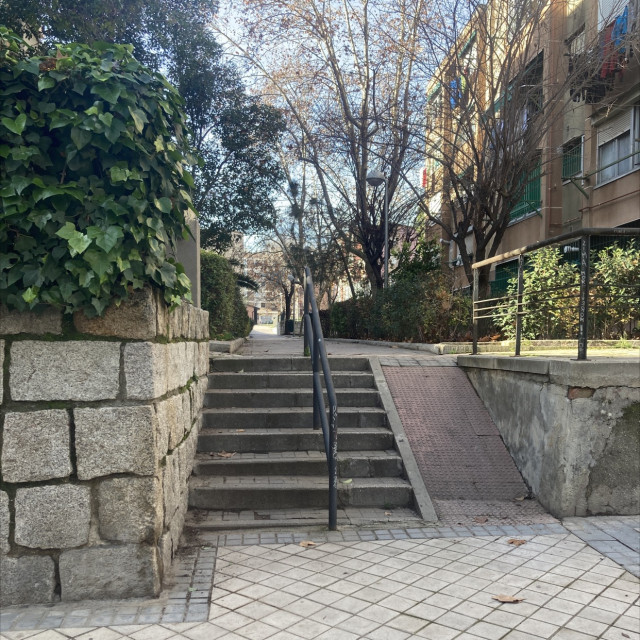Nice and low rail 