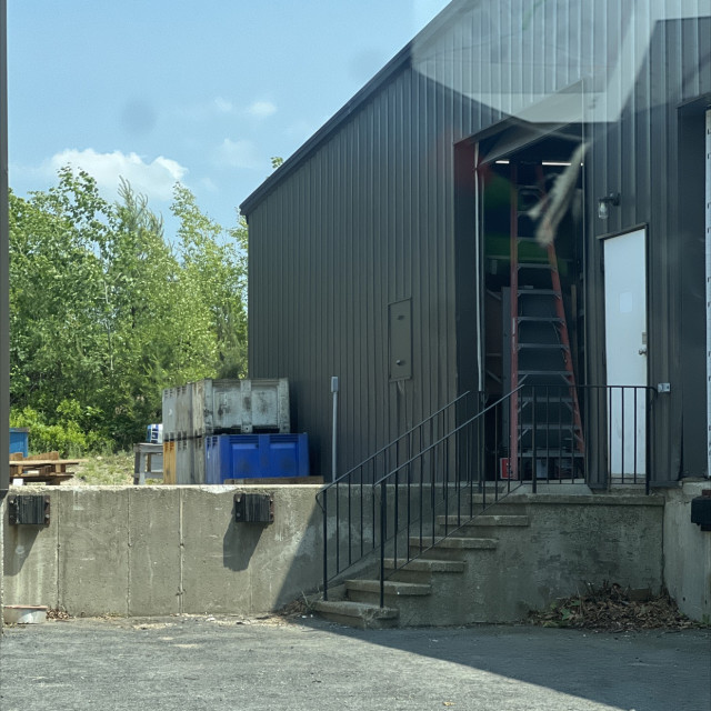 Handrail gap 
