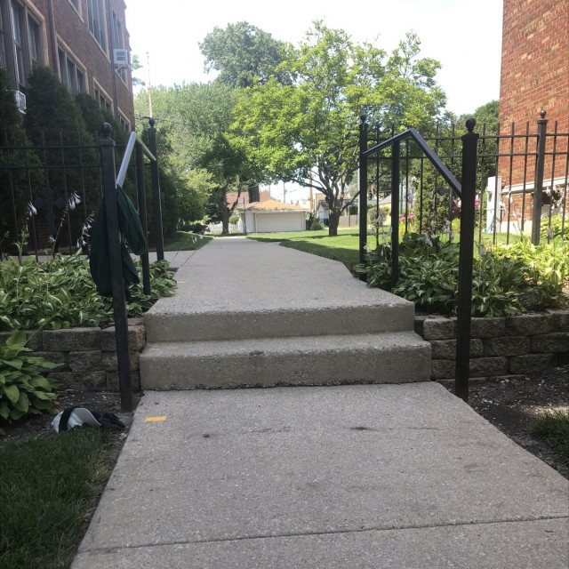 Simple 2 stair long run up and landing 