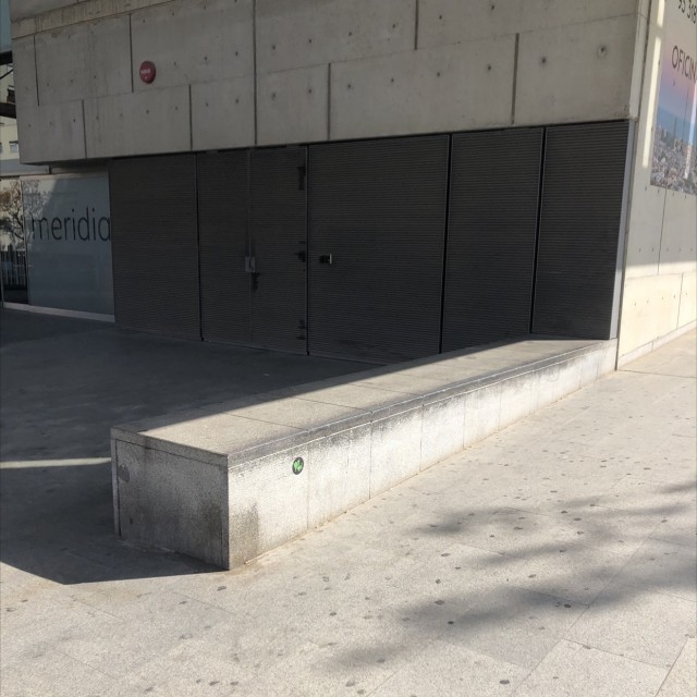 El Corte Ingles ledge