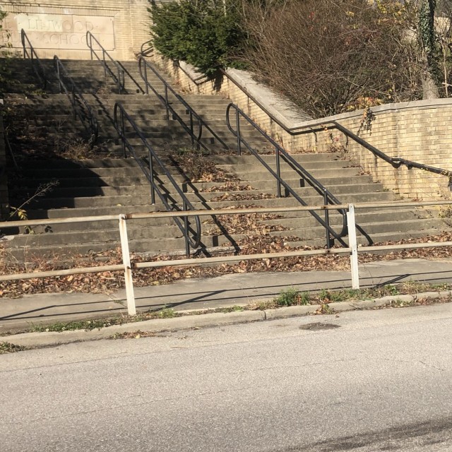 Someone needs to remove bottom rail