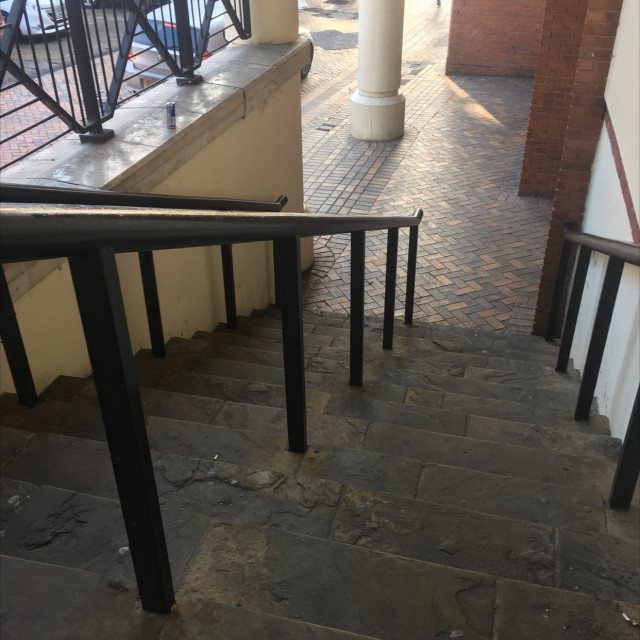 Massive handrail 