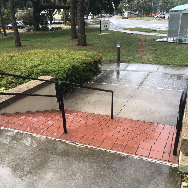 VA handrails 