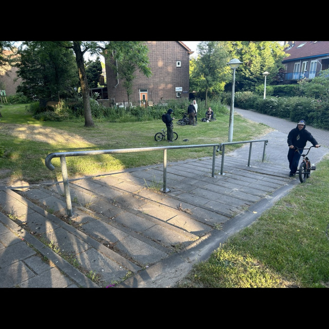 Rail to rail