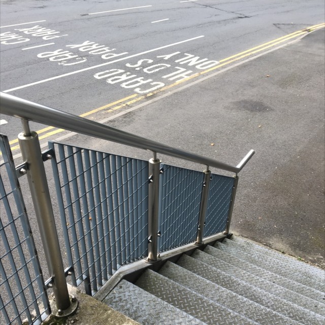 Handrail gap