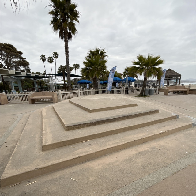 Four stair with waxed ledge