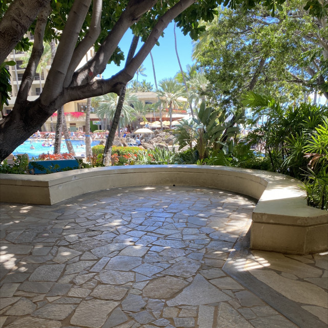 Poolside Curve Ledge 
