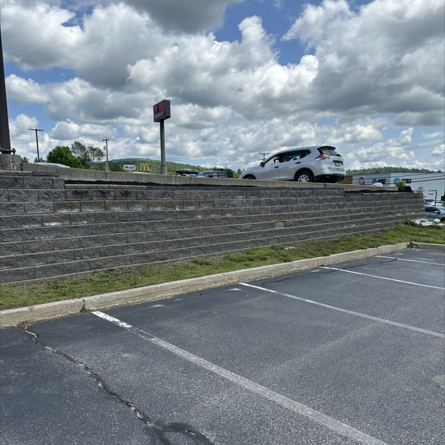 Applebees parking lot gap