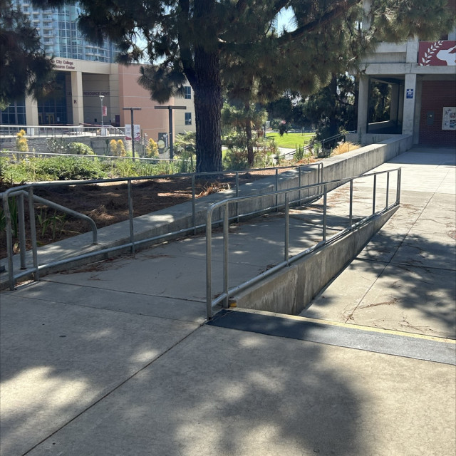 Rail to ledge 