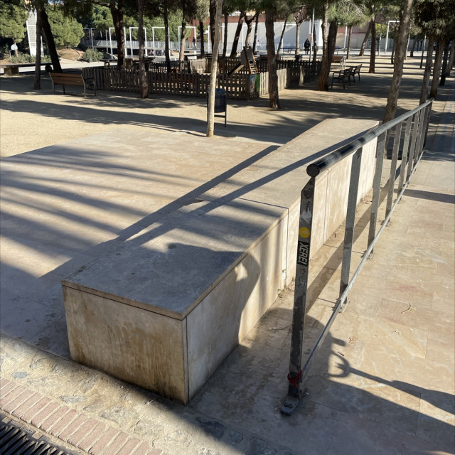 Ledge rail