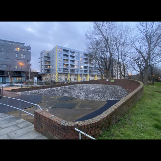 Bank/curvewall