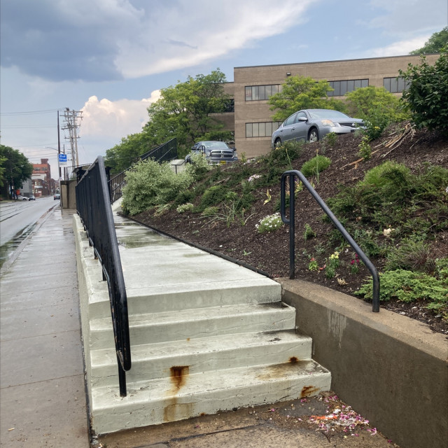 Stairset with ledge and rail