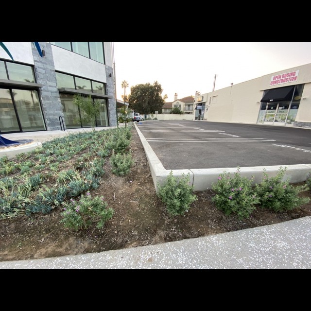 1HR Cleaners parking lot