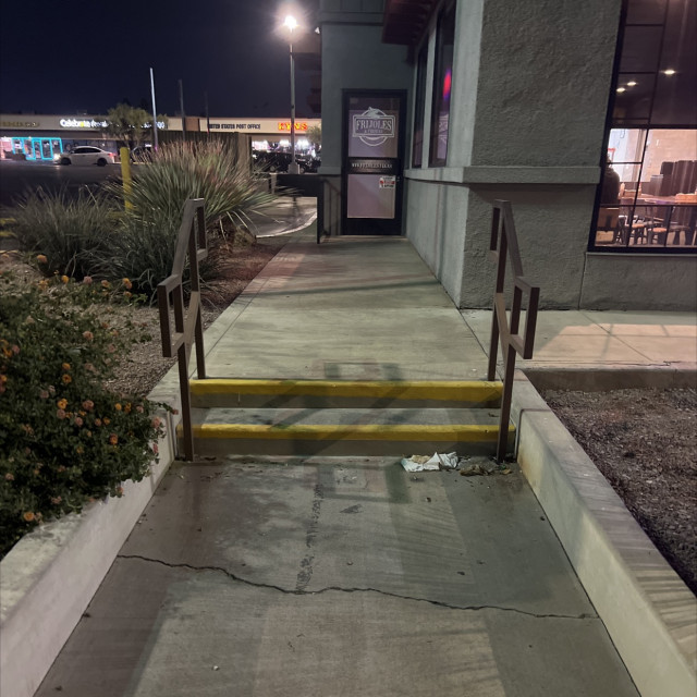 lil 2 outside frijoles & fresas