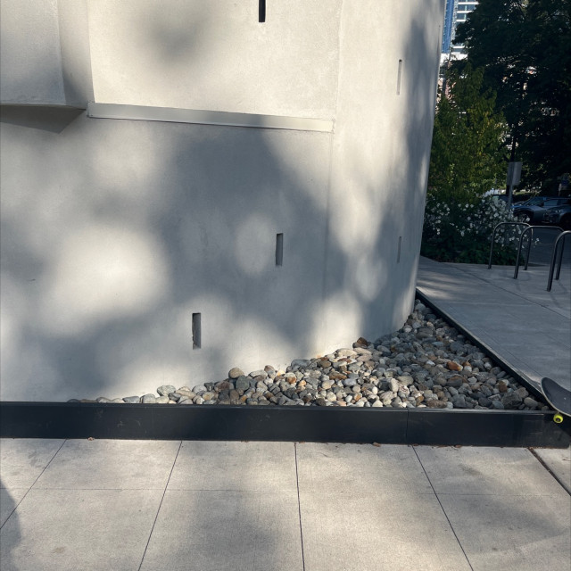 Curb/ledge