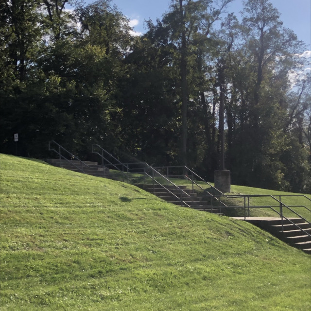 Triple 8 stair with a kink rail