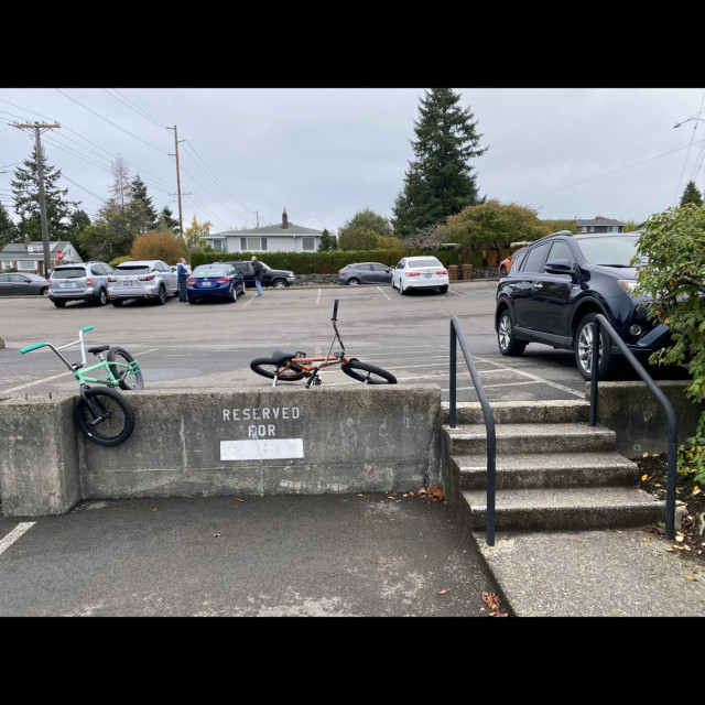 Drop with little 4 stair with rail