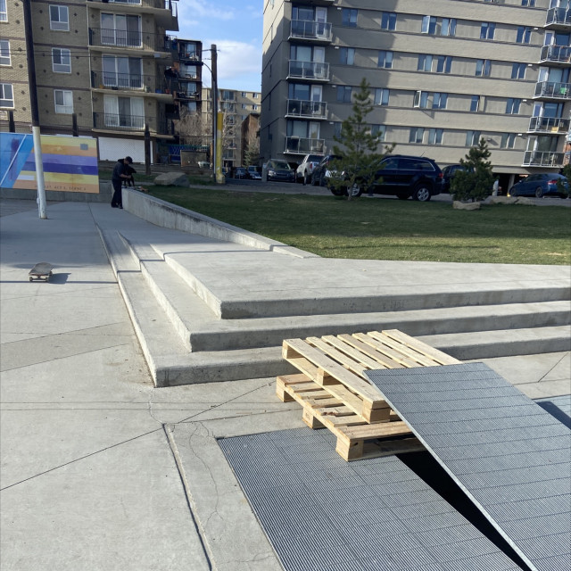 Stair set ledge