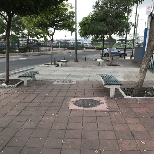 Banquitos de metal