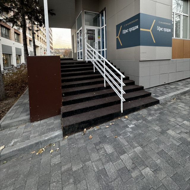 Komsomolskiy 48a handrail