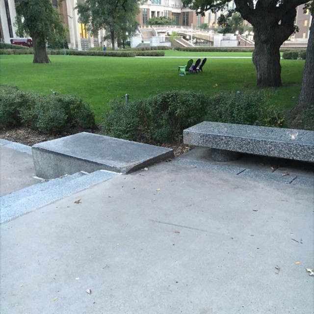 Ledge to mani