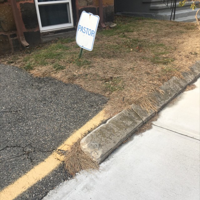 Ramped curb