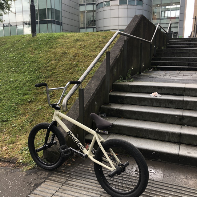 Kinked rail