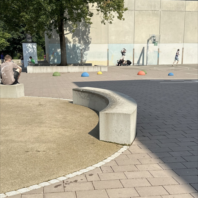 Curved ledge 