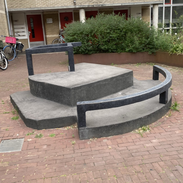 Curved rail 