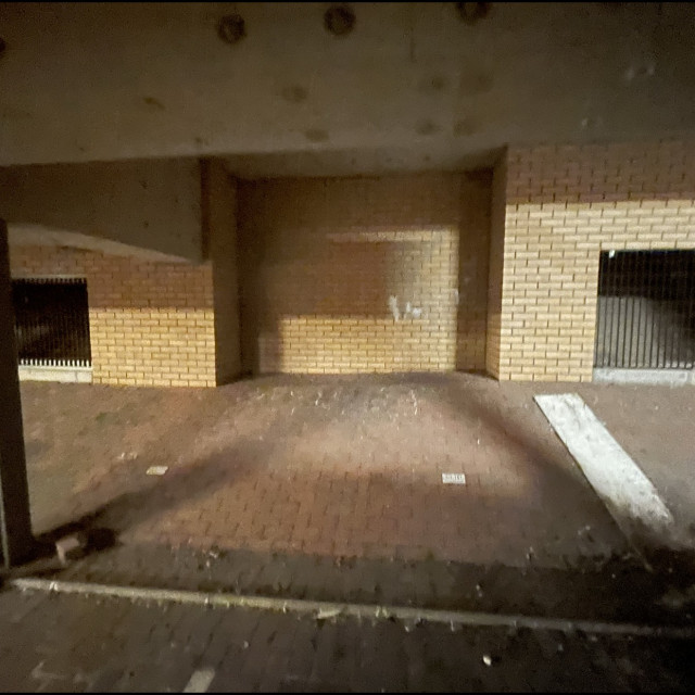 Tight bank to wall 