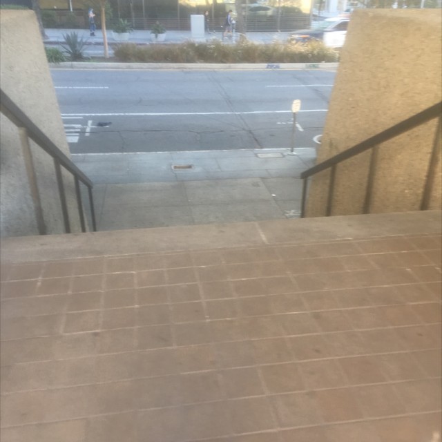 Wall rail