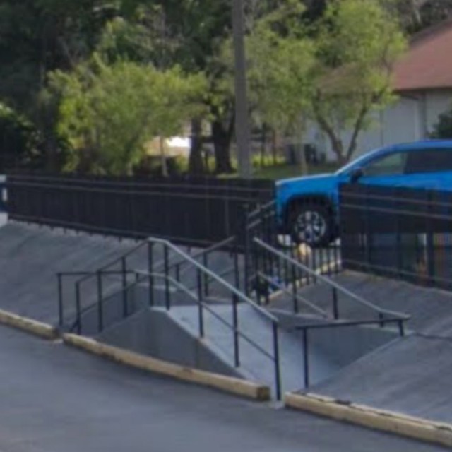 Weirdo Walkway Railz / Manny Bankz