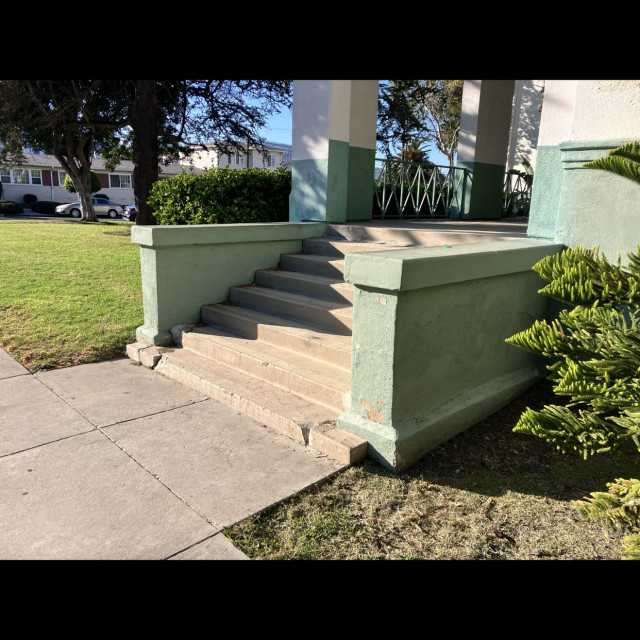Leland 8 stair/outledge