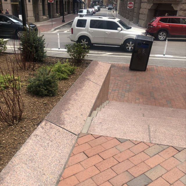 State street bank/ledge/stair