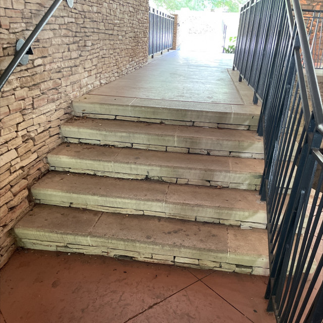 smooth 5 stair w handrail