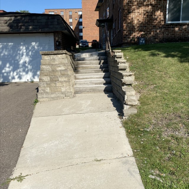 Stair set with ledge