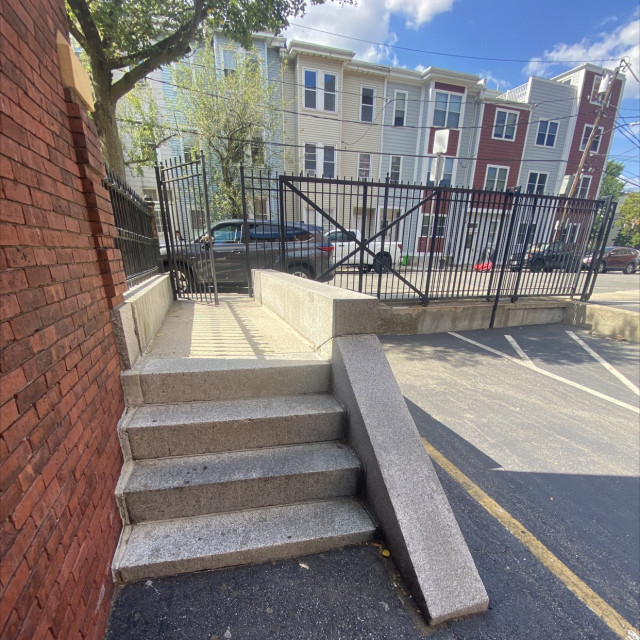 Side street ledge 