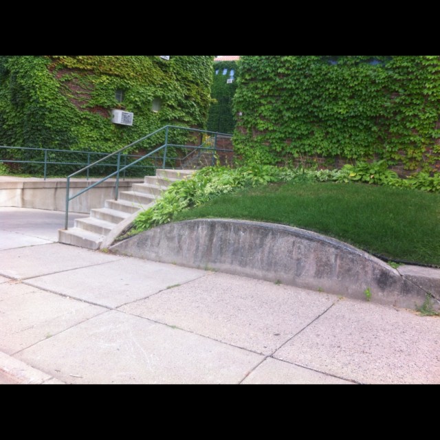 Rainbow ledge and rail