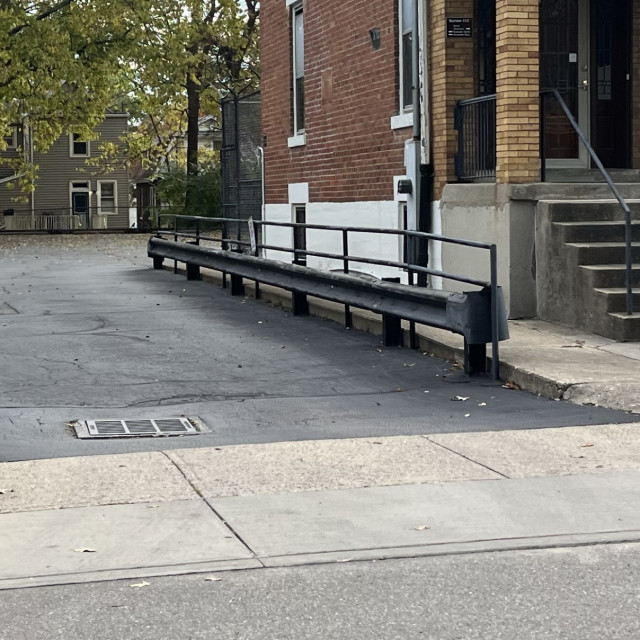 Guardrail rail