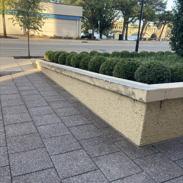 Luther center ledges