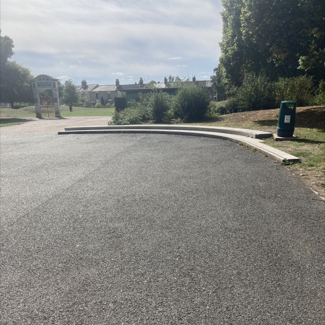 Curved manny ledges