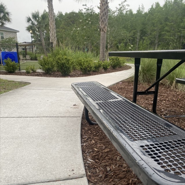 picnic table ledge