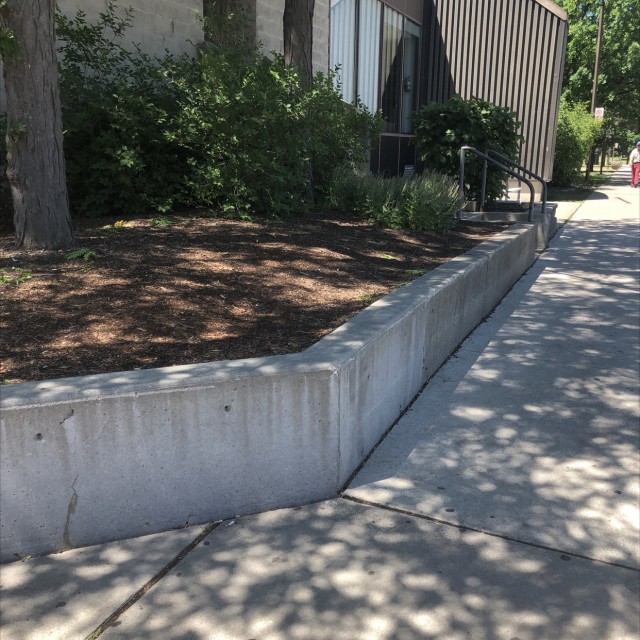 Mini wall