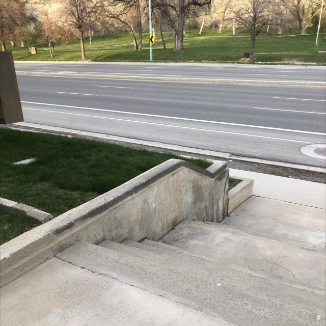 Short kinky ledge 