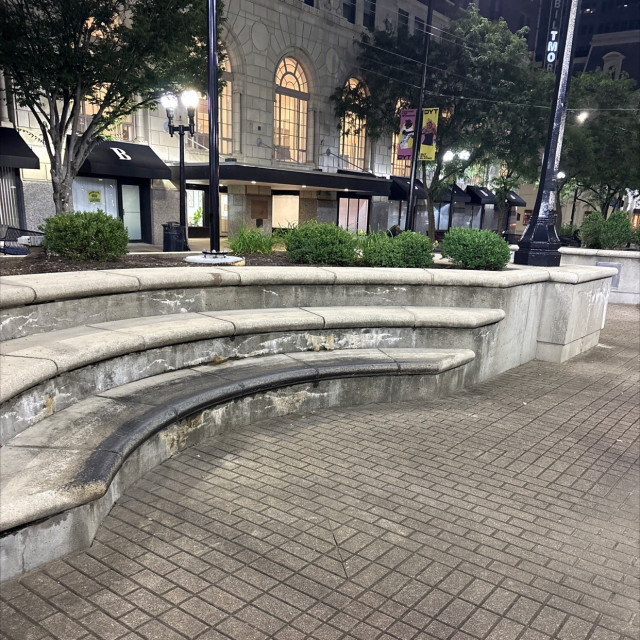 Curved ledge